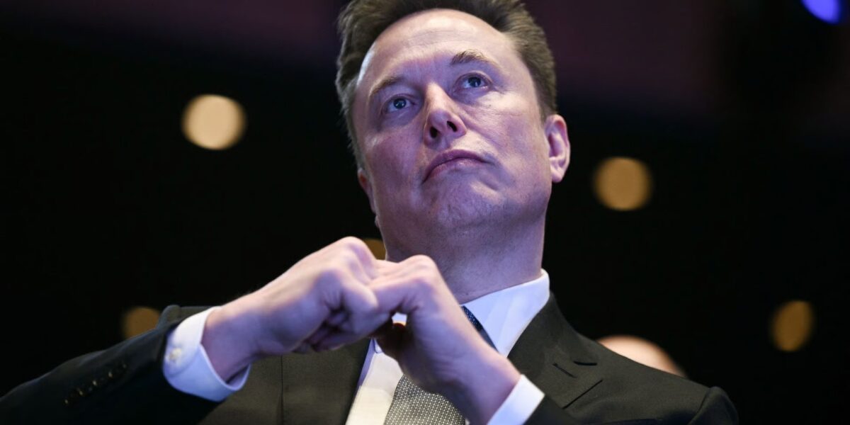 Elon Musk erster Billionär der Welt dank SpaceX IPO. Die Aktie startet bei 135 Dollar an der Nasdaq. Infos zu Starlink, Marktkapitalisierung und Risiken.